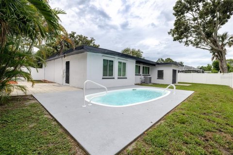 House in Clearwater, Florida 2 bedrooms, 155.89 sq.m. № 1913501 - photo 21
