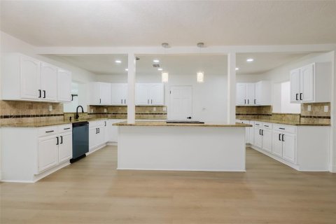 House in Clearwater, Florida 2 bedrooms, 155.89 sq.m. № 1913501 - photo 7