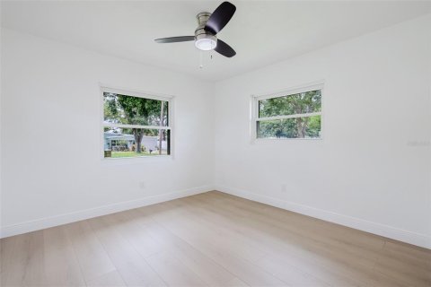 House in Clearwater, Florida 2 bedrooms, 155.89 sq.m. № 1913501 - photo 22