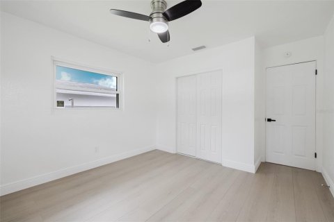 House in Clearwater, Florida 2 bedrooms, 155.89 sq.m. № 1913501 - photo 23