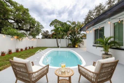 House in Clearwater, Florida 2 bedrooms, 155.89 sq.m. № 1913501 - photo 20