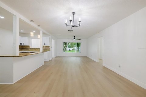 House in Clearwater, Florida 2 bedrooms, 155.89 sq.m. № 1913501 - photo 4