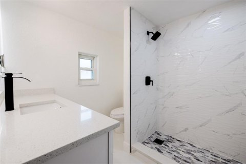 House in Clearwater, Florida 2 bedrooms, 155.89 sq.m. № 1913501 - photo 16