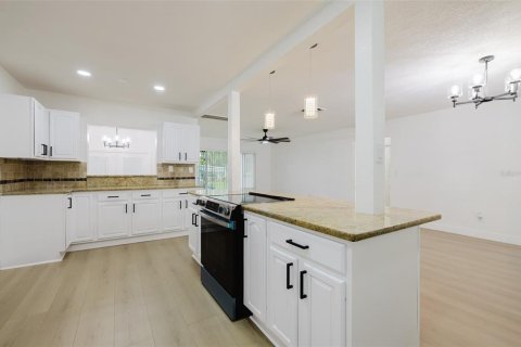 House in Clearwater, Florida 2 bedrooms, 155.89 sq.m. № 1913501 - photo 12