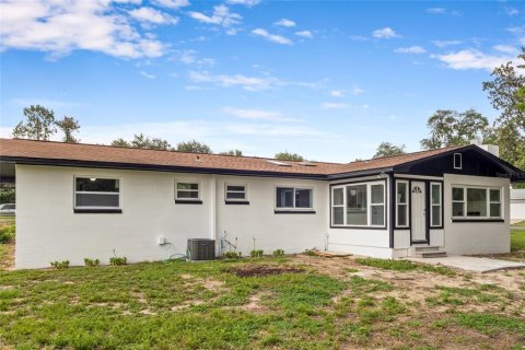 House in Ocala, Florida 3 bedrooms, 140.84 sq.m. № 1772080 - photo 21