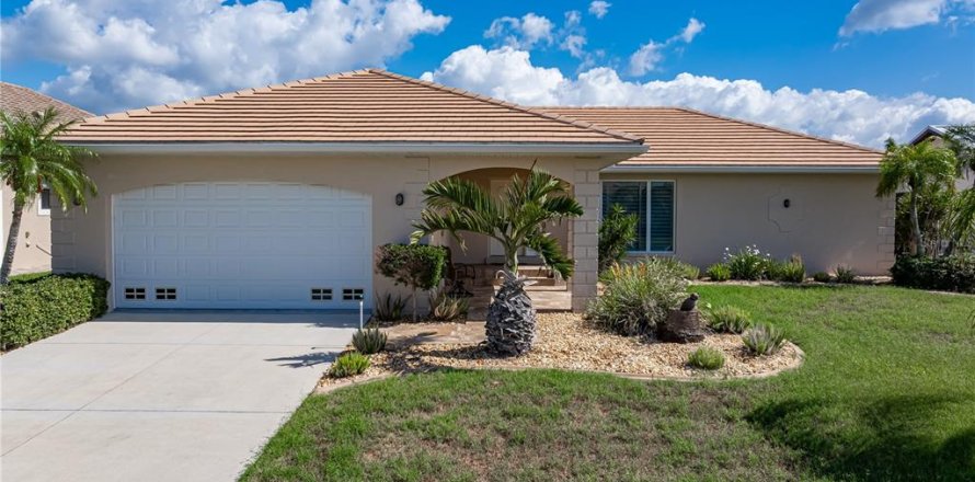 House in Punta Gorda, Florida 2 bedrooms, 146.79 sq.m. № 1725485