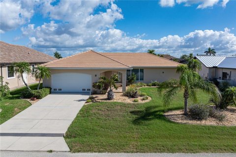 House in Punta Gorda, Florida 2 bedrooms, 146.79 sq.m. № 1725485 - photo 14