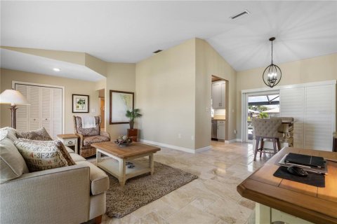 House in Punta Gorda, Florida 2 bedrooms, 146.79 sq.m. № 1725485 - photo 5