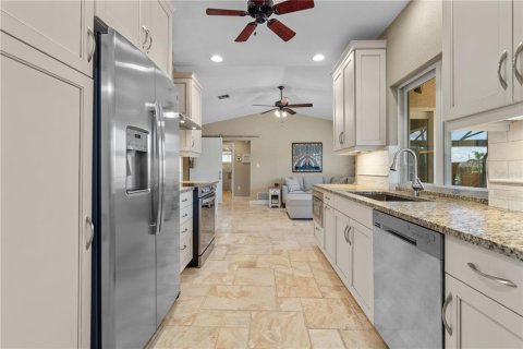 House in Punta Gorda, Florida 2 bedrooms, 146.79 sq.m. № 1725485 - photo 24