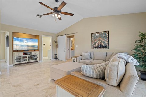 House in Punta Gorda, Florida 2 bedrooms, 146.79 sq.m. № 1725485 - photo 28