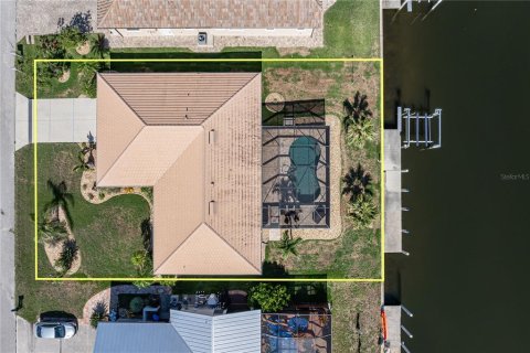 House in Punta Gorda, Florida 2 bedrooms, 146.79 sq.m. № 1725485 - photo 13