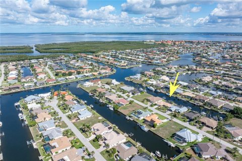 House in Punta Gorda, Florida 2 bedrooms, 146.79 sq.m. № 1725485 - photo 12