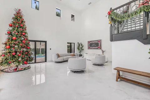 Villa ou maison à vendre à Miami, Floride: 5 chambres, 234.76 m2 № 2038425 - photo 6