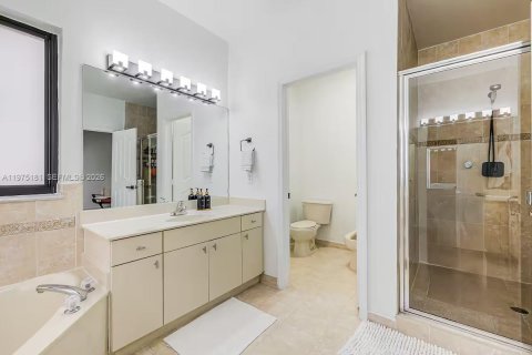 Villa ou maison à vendre à Miami, Floride: 5 chambres, 234.76 m2 № 2038425 - photo 20