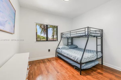 Villa ou maison à vendre à Miami, Floride: 5 chambres, 234.76 m2 № 2038425 - photo 30