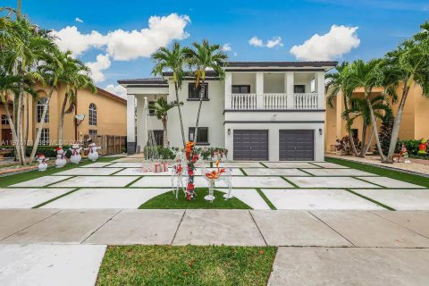 Villa ou maison à Miami, Floride 5 chambres, 234.76 m2 № 2038425