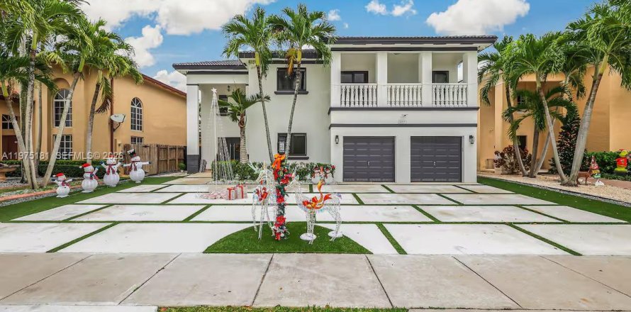 Villa ou maison à Miami, Floride 5 chambres, 234.76 m2 № 2038425