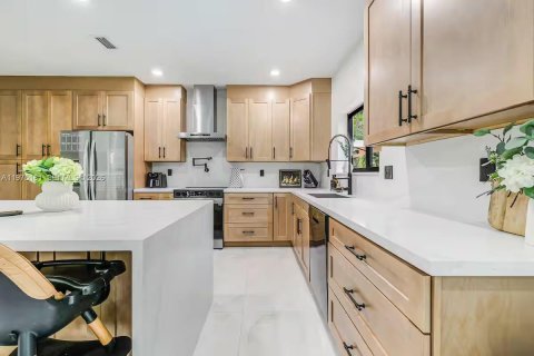 Villa ou maison à vendre à Miami, Floride: 5 chambres, 234.76 m2 № 2038425 - photo 10