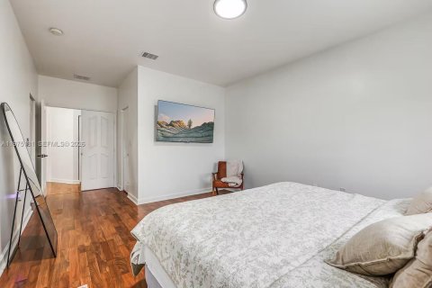 Villa ou maison à vendre à Miami, Floride: 5 chambres, 234.76 m2 № 2038425 - photo 25