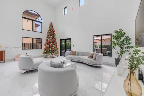 Villa ou maison à vendre à Miami, Floride: 5 chambres, 234.76 m2 № 2038425 - photo 4