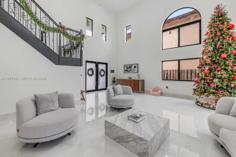 Villa ou maison à vendre à Miami, Floride: 5 chambres, 234.76 m2 № 2038425 - photo 5