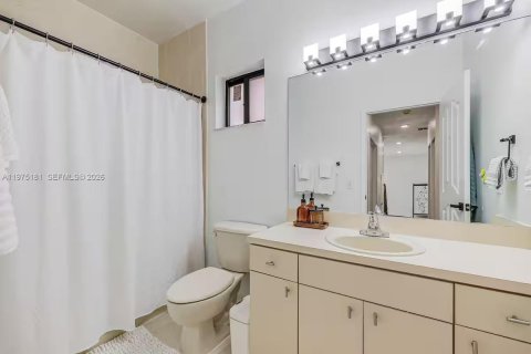 Villa ou maison à vendre à Miami, Floride: 5 chambres, 234.76 m2 № 2038425 - photo 21