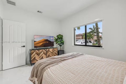 Villa ou maison à vendre à Miami, Floride: 5 chambres, 234.76 m2 № 2038425 - photo 23