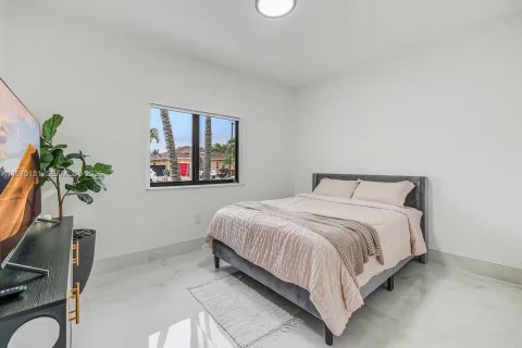 Villa ou maison à vendre à Miami, Floride: 5 chambres, 234.76 m2 № 2038425 - photo 22