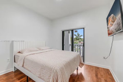 Villa ou maison à vendre à Miami, Floride: 5 chambres, 234.76 m2 № 2038425 - photo 27