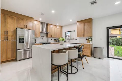 Villa ou maison à vendre à Miami, Floride: 5 chambres, 234.76 m2 № 2038425 - photo 9