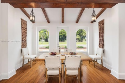 Villa ou maison à vendre à Coral Gables, Floride: 4 chambres, 344.2 m2 № 2005001 - photo 11