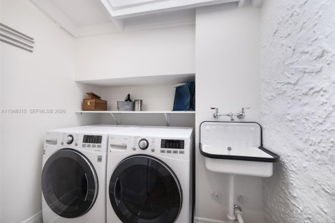 Villa ou maison à vendre à Coral Gables, Floride: 4 chambres, 344.2 m2 № 2005001 - photo 27