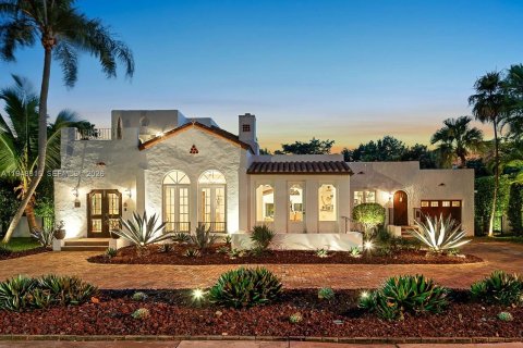 Дом в Корал-Гейблс, Флорида 4 спальни, 344.2м2 № 2005001