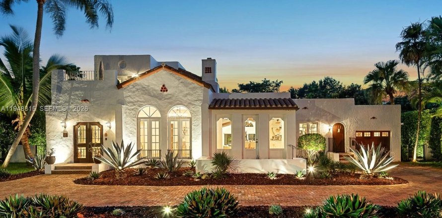 Villa ou maison à Coral Gables, Floride 4 chambres, 344.2 m2 № 2005001