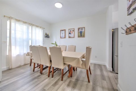 Villa ou maison à vendre à Riverview, Floride: 4 chambres, 178.56 m2 № 1800000 - photo 3