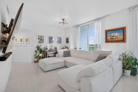Copropriété à louer à Miami, Floride: 2 chambres, 119.29 m2 № 2387853 - photo 3