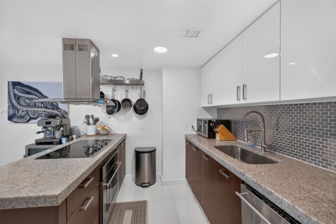Copropriété à louer à Miami, Floride: 2 chambres, 119.29 m2 № 2387853 - photo 14