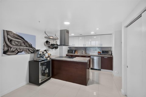 Copropriété à louer à Miami, Floride: 2 chambres, 119.29 m2 № 2387853 - photo 12