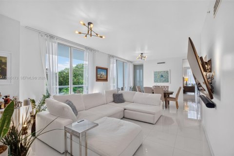 Copropriété à louer à Miami, Floride: 2 chambres, 119.29 m2 № 2387853 - photo 1