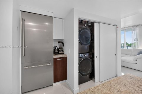Copropriété à louer à Miami, Floride: 2 chambres, 119.29 m2 № 2387853 - photo 16