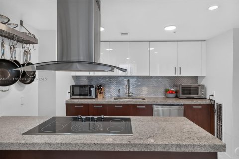 Copropriété à louer à Miami, Floride: 2 chambres, 119.29 m2 № 2387853 - photo 13