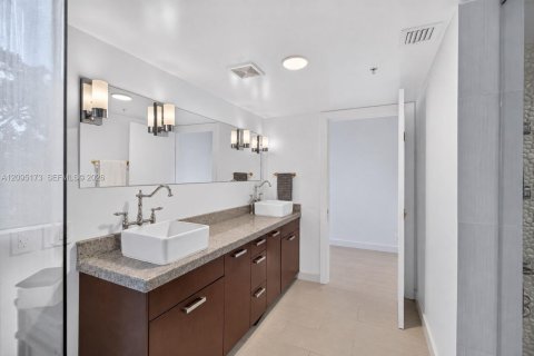 Copropriété à louer à Miami, Floride: 2 chambres, 119.29 m2 № 2387853 - photo 23
