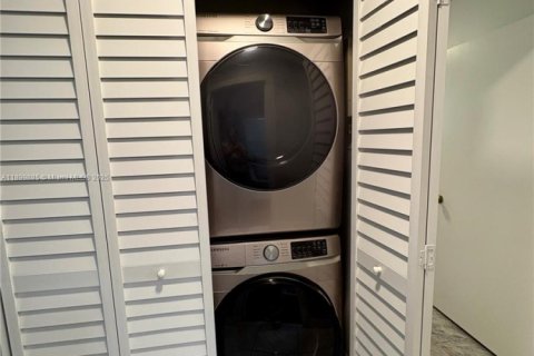 House in Davie, Florida 3 bedrooms, 126.35 sq.m. № 1955055 - photo 5