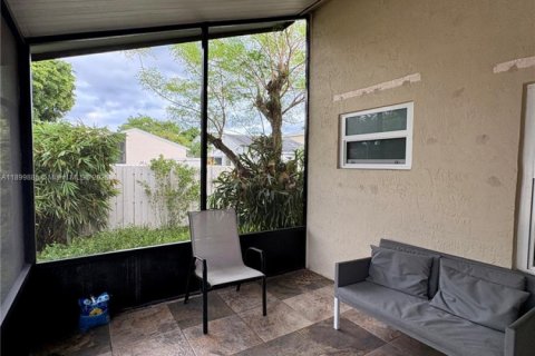 House in Davie, Florida 3 bedrooms, 126.35 sq.m. № 1955055 - photo 14