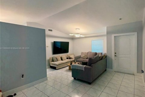 House in Davie, Florida 3 bedrooms, 126.35 sq.m. № 1955055 - photo 9