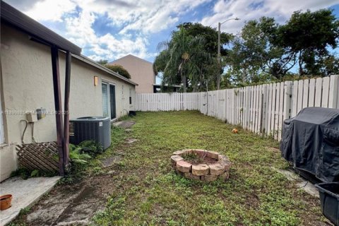 House in Davie, Florida 3 bedrooms, 126.35 sq.m. № 1955055 - photo 15