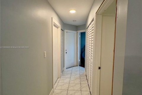 House in Davie, Florida 3 bedrooms, 126.35 sq.m. № 1955055 - photo 8