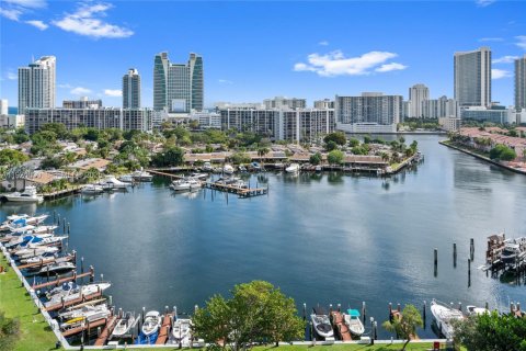 Copropriété à vendre à Hallandale Beach, Floride: 2 chambres, 130.06 m2 № 2061548 - photo 3