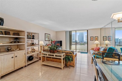 Copropriété à vendre à Hallandale Beach, Floride: 2 chambres, 130.06 m2 № 2061548 - photo 24