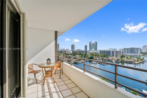 Copropriété à vendre à Hallandale Beach, Floride: 2 chambres, 130.06 m2 № 2061548 - photo 5